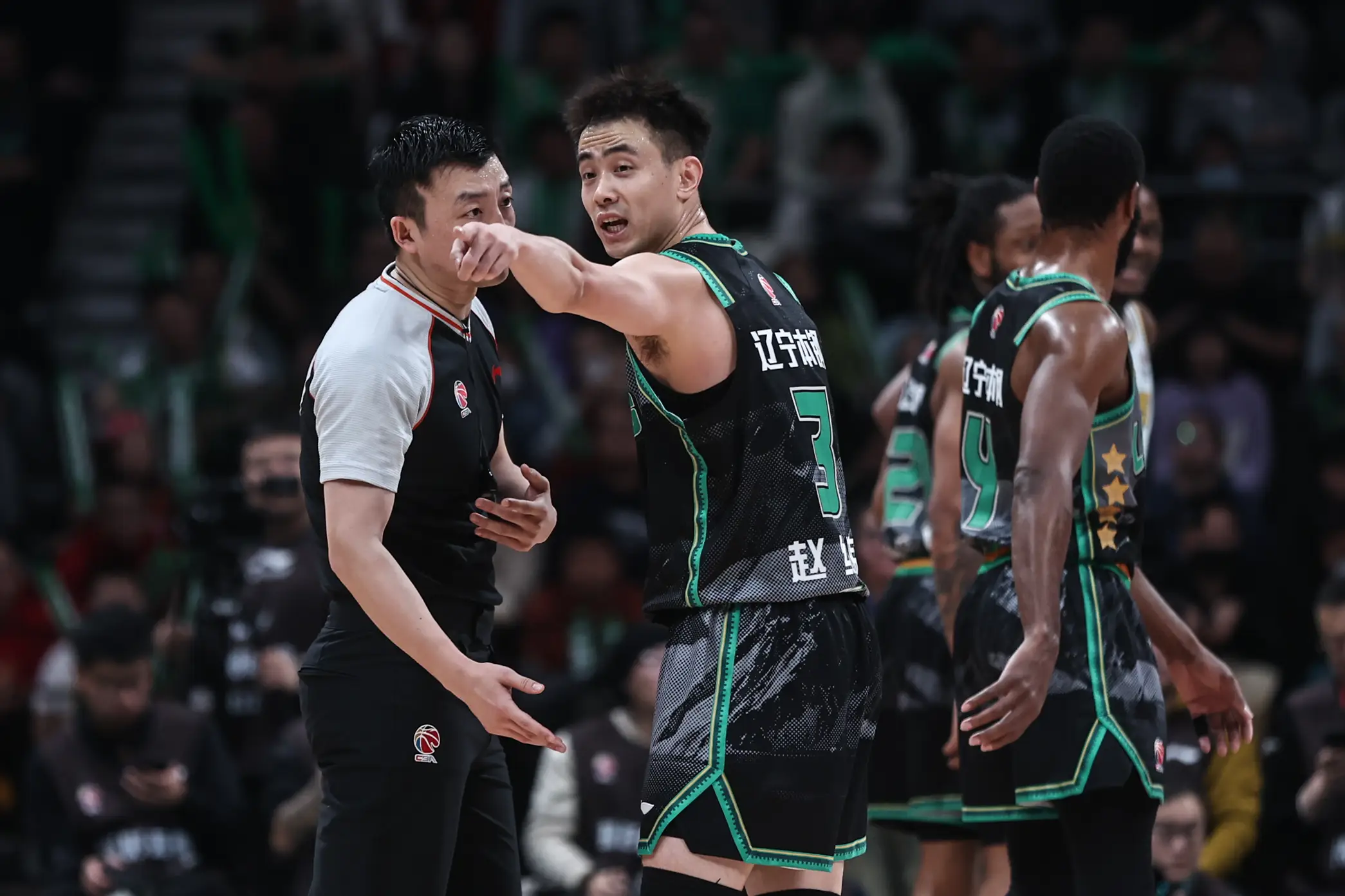 雄鹿险胜四川队，赵继伟扛起全队