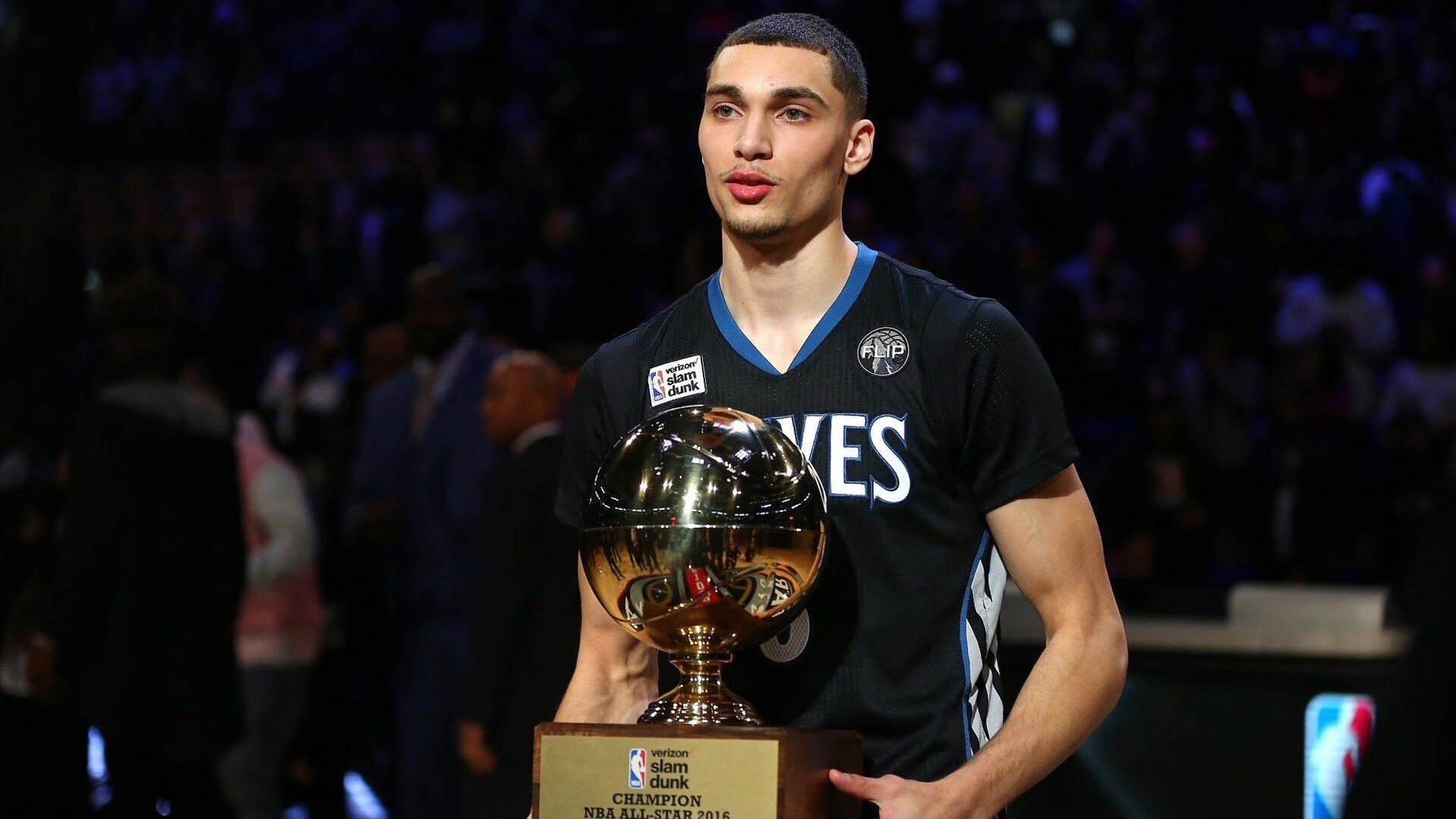 西决生死战之夜，C罗用世纪倒钩点亮双生火焰