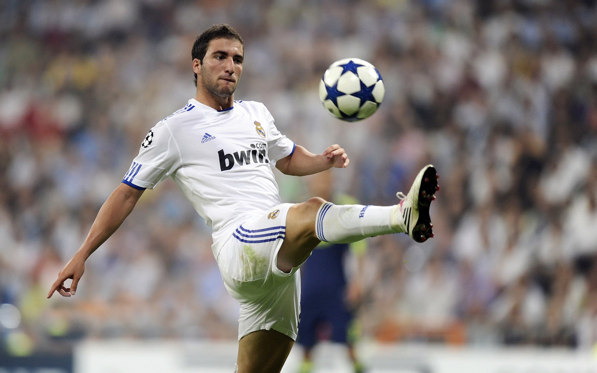 迪马利亚全程高能输出难挽败局，利物浦决胜局险胜安哥拉引爆全场